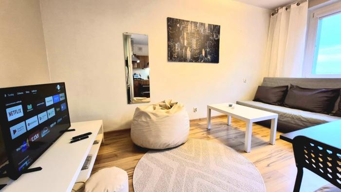 Skyline View Apartment near Atlas Arena & ZOO
