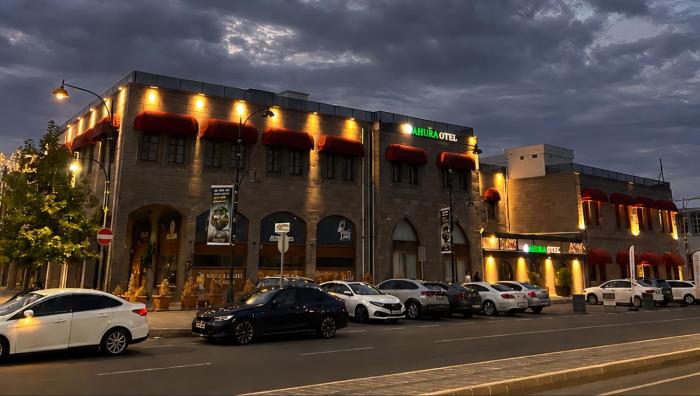 Ahura Otel