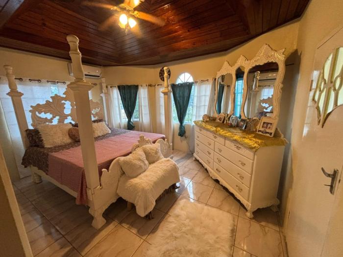Keishas luxury stays 1 Bedroom King