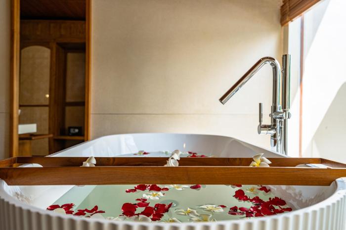DE TUKAD Luxury Villa In Ubud With River View