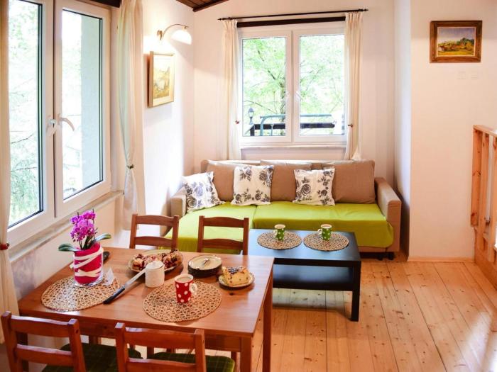 Lakeside holiday home with private garden