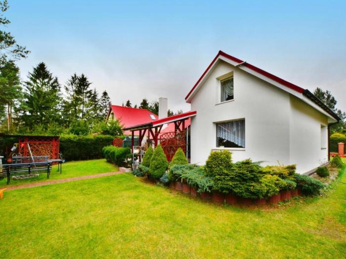 Spacious cottage, idyllic right on the lake, Spore