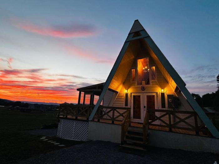 Newly built tiny A-frame cabin near Luray Caverns & Shenadoah National Park