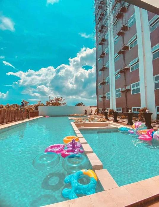 Royce Beach Pad - Tropical Studio with Pool & Wifi near Resorts