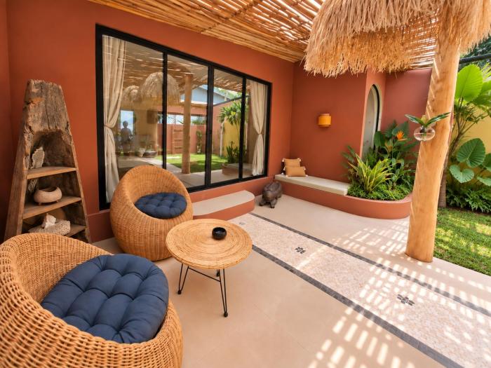 Beautiful garden villa, close to town