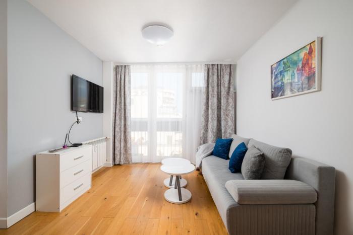 Park Mirowski Skyline Apartment by BookingHost