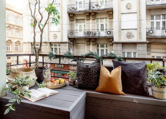 Super Central Cosy 2BR Near NewYork Cafe w Balcony
