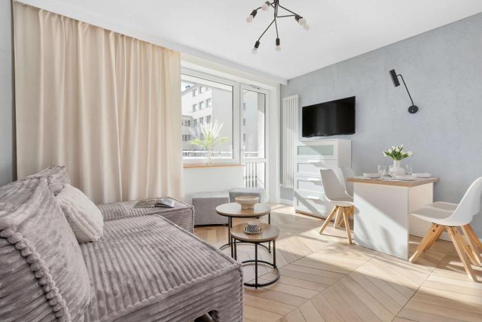 Comfortable Family Apartment with Balcony in Gdynia by Noclegi Renters