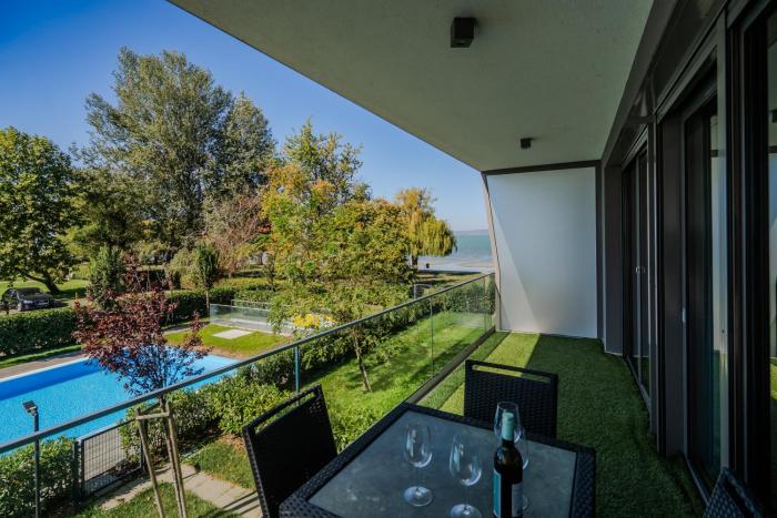MyFlat Coral 10 Premium Apartment