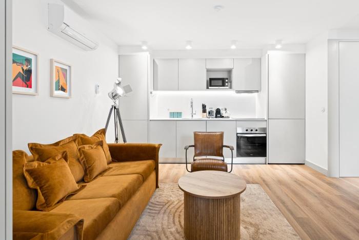 Modern 1BR Apartment - Brand New Bonjardim H