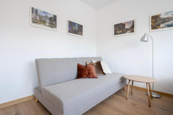 Maratońska Standard Apartment by BookingHost