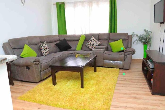 2 bd Aptmnt with pool and gym