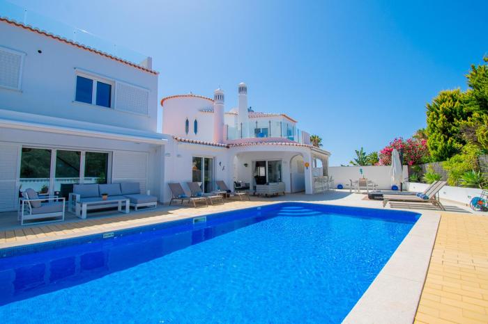 66 ADM Clara - Beautifully Renovated Villa
