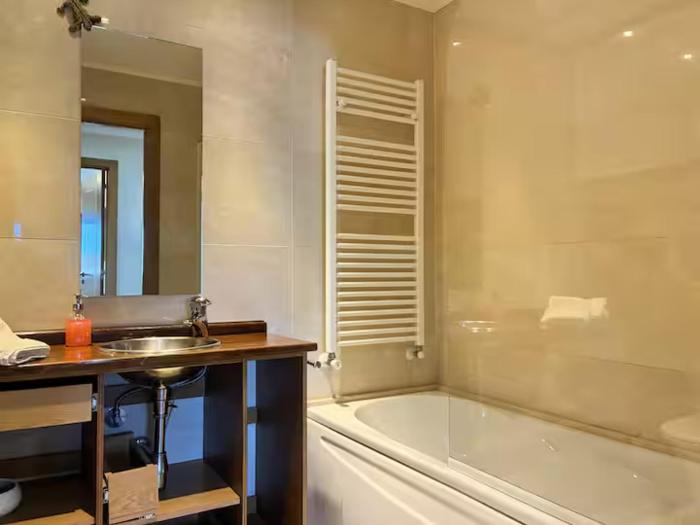 Your Lisbon Home w River View Parking