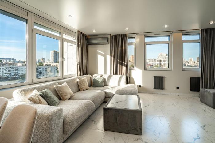 10-74 Manhattan 2-bedroom, Beresteiskyi 11, Kyiv, Politekh metro nearby, stunning city view, 15 kW backup power, Petrovdim Apartment