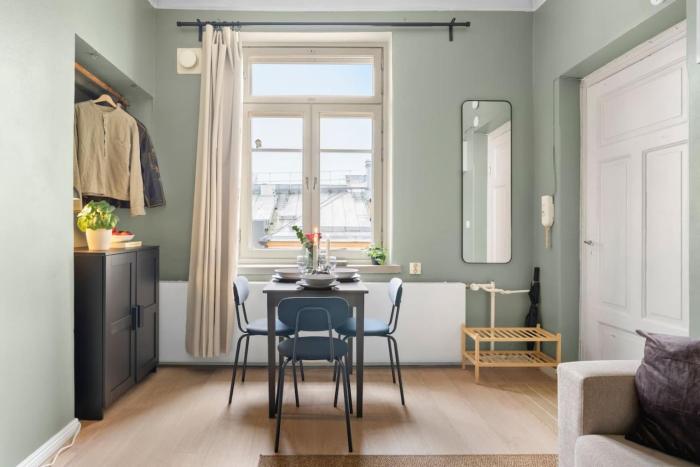 1875 Attic, Bathtub, Walking Street, Top Floor