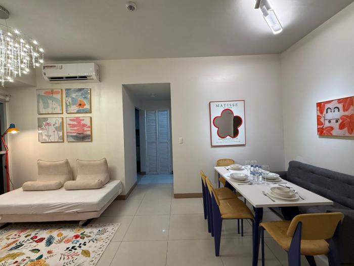 Playful Modern 2BR Seaview Pool View Next to OKADA Airports MOA