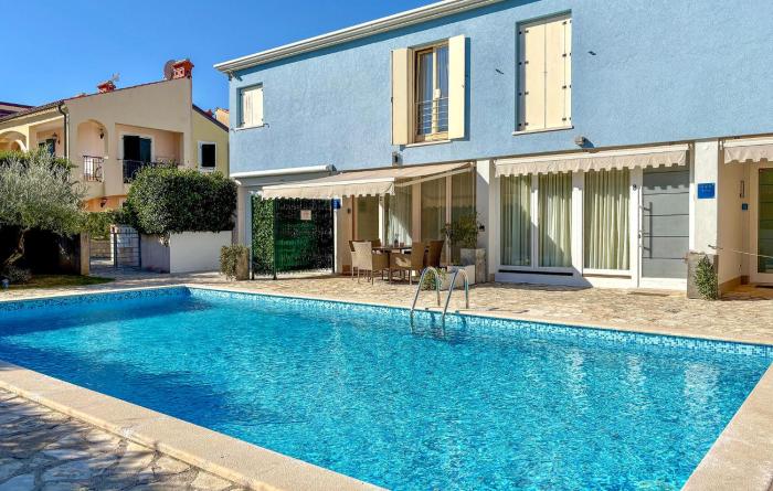 2 Bedroom Amazing Apartment In Banjole