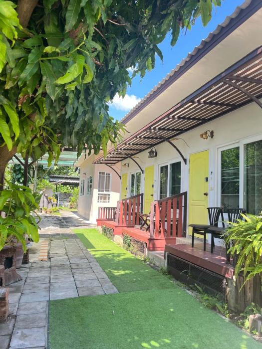 Little Guesthouse KadKongTa