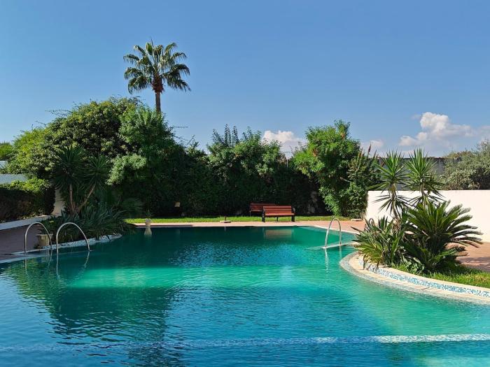 La Perla Azure 3BR Pool 12Min Walk to the Beach