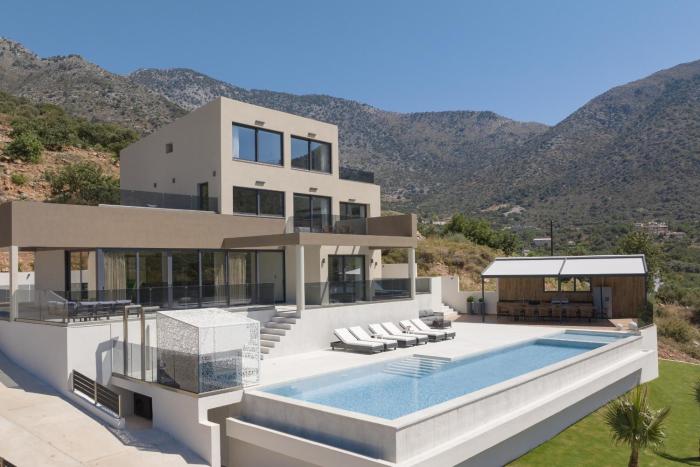 Dias Grand Villa - Indoor & Outdoor Pools