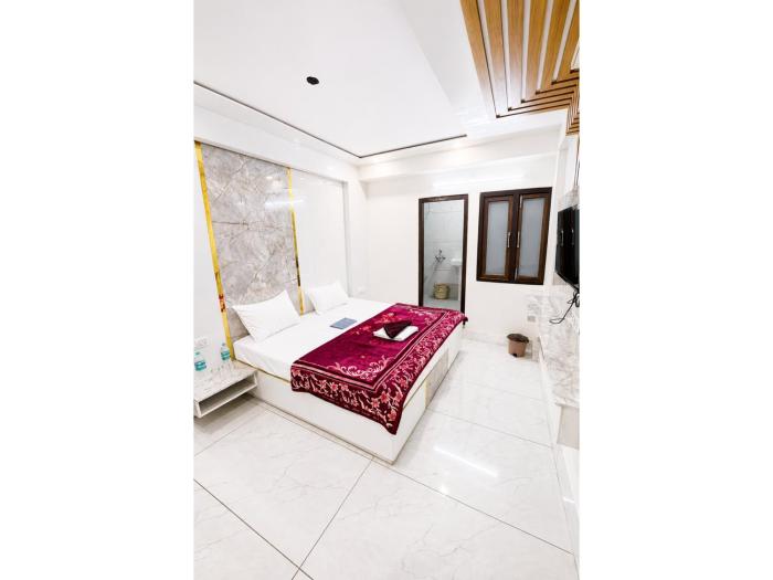 M-Town Inn Nainital Premium Stay with Modern Rooms, Family Comfort & Beautiful Hill Views