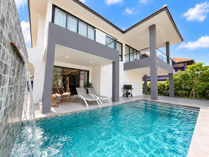 Jomtien 5BR Pool Villa Billiards Chill Balcony