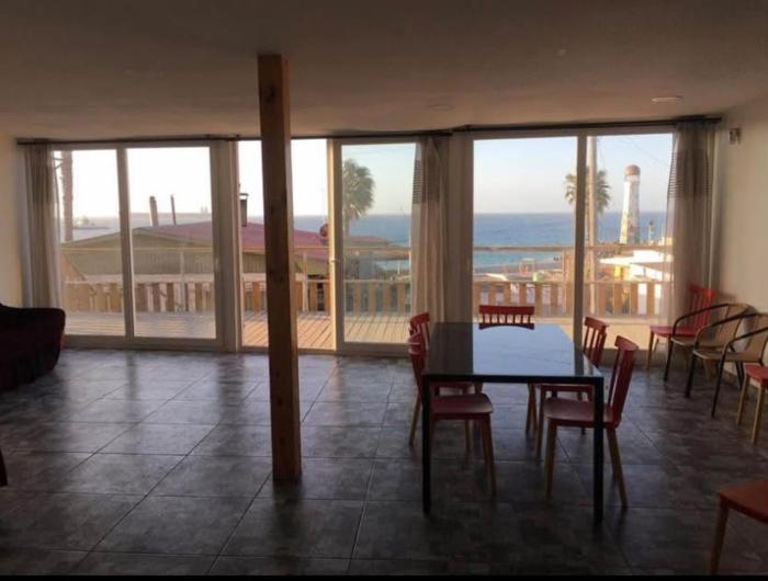 Carca al faro con vista al mar