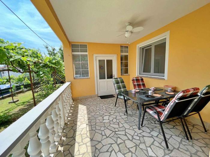 Apartments with BBQ in Silo-Insel Krk 13534