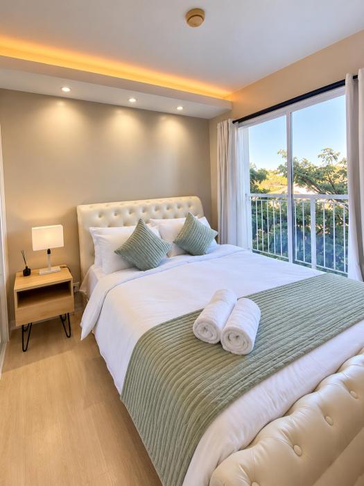 Modern Oasis 2BR Netflix and Pool