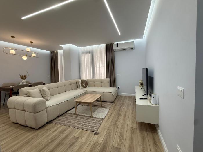 Aura Modern Apartment