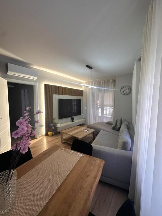 Xhenis Apartment