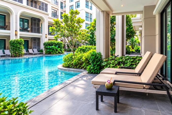 Title Legendary Pool Access 1-Bedroom Suite by TVC