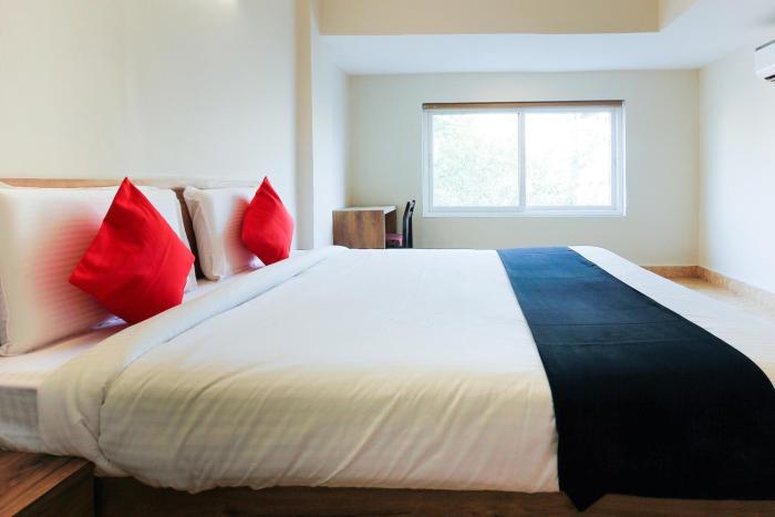 Capital O Sri Suprabhat Grand Near Kachiguda Railway Station