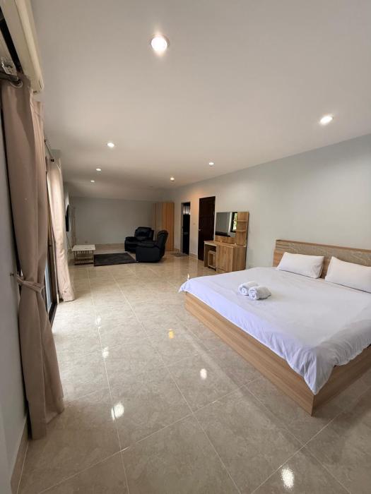 House 11 Patong Beach 4BR