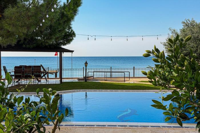 Beachfront Holiday Villa with Magnificent View