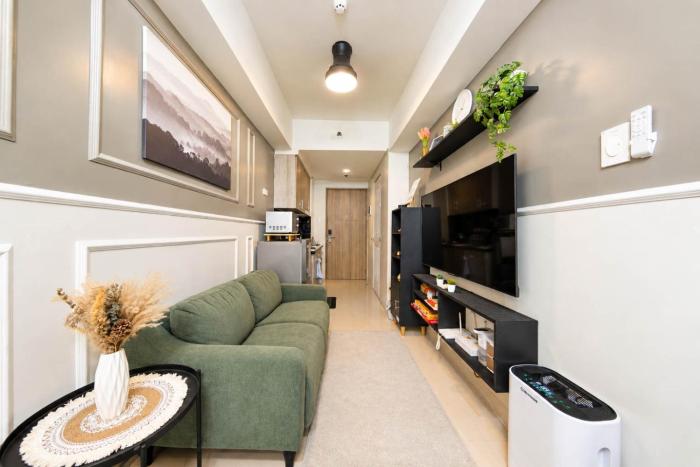 Modern MOA Suite with Balcony, Netflix & Mini Karaoke