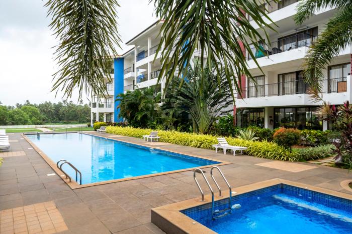 Staymaster SurfShore - Serviced 2BR Apartment with Pools & Gym in Baga