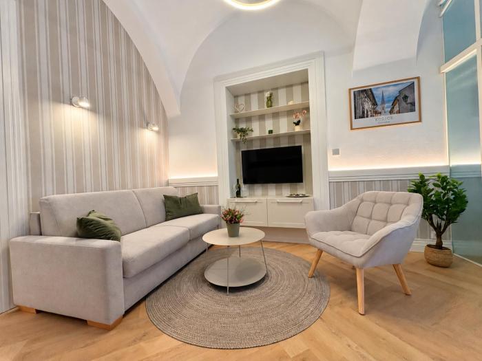 UpperStreet Apartment 1 with private parking
