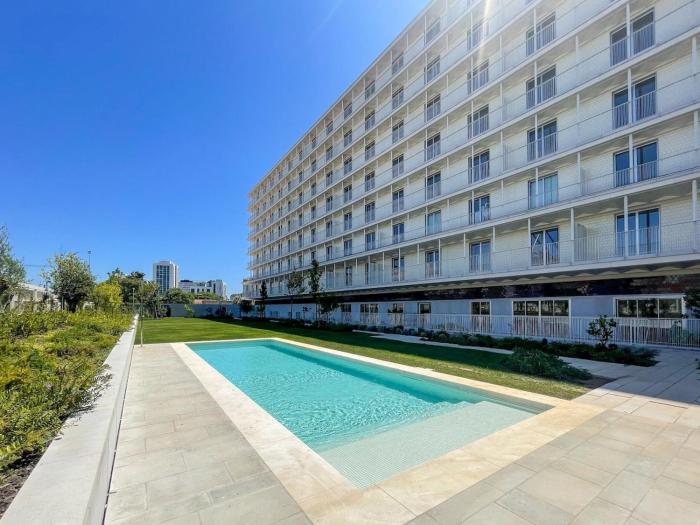 A spacious home near Campo Pequeno