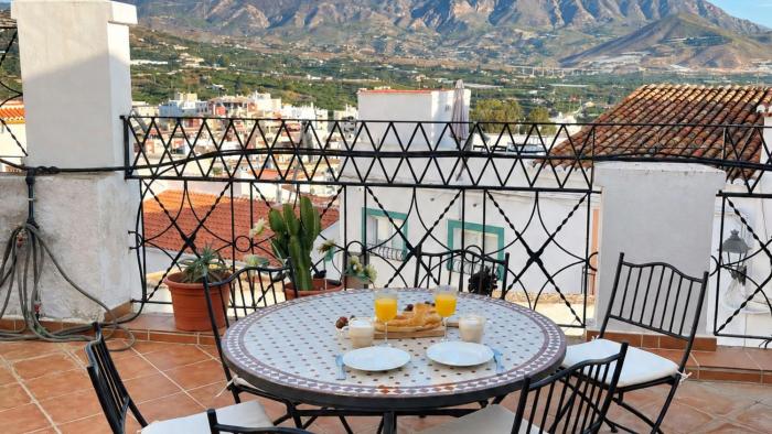 Authentic, Huge Terrace, Views, Garage - Casa Paseo de Las Flores