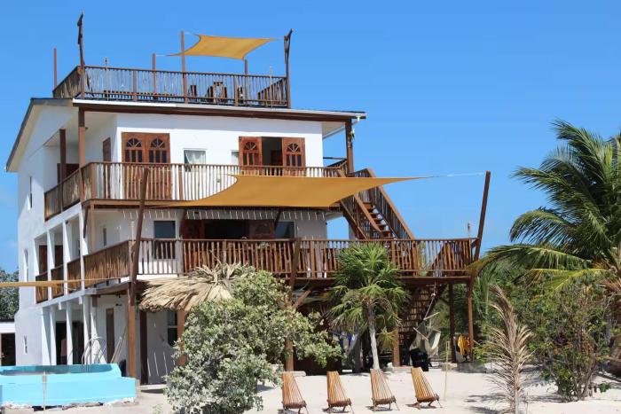Beachfront 2BR 2BA Ground Level, Casa Vista Belize