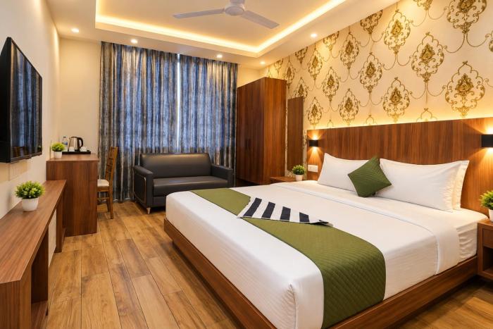 Hotel Golden star Near Aditya City Centre & North India Mall Indrapuram