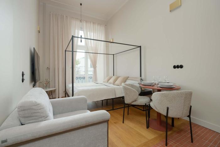 Cosy Studio with Mezzanine Centre of Warsaw by Noclegi Renters