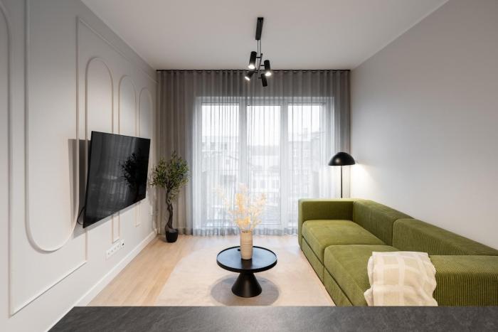 Premium Designer Apartment, Balcony, 2 Bed & Bath - by Innorental
