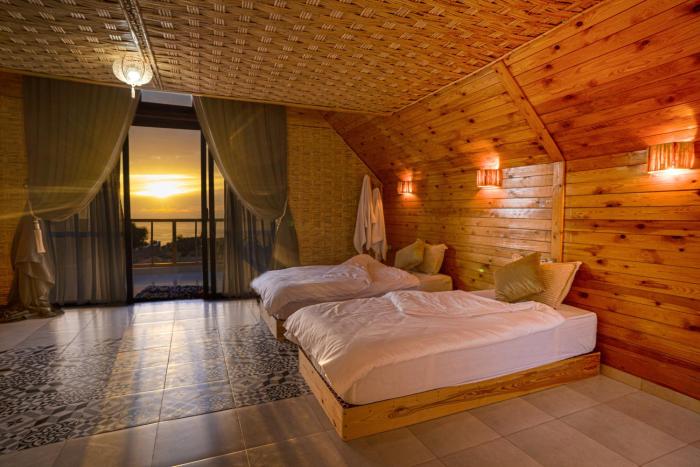 cabin with Mountain & Ocean Views - Ayour