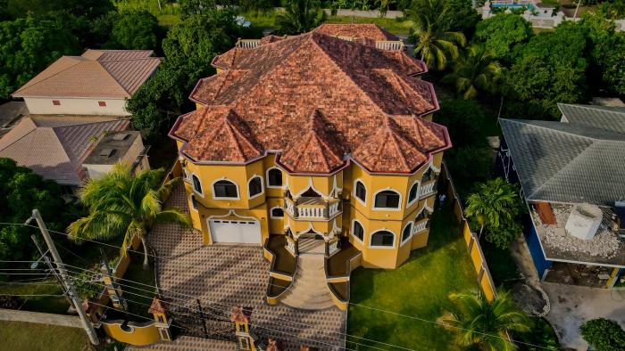 LeLavion Palace