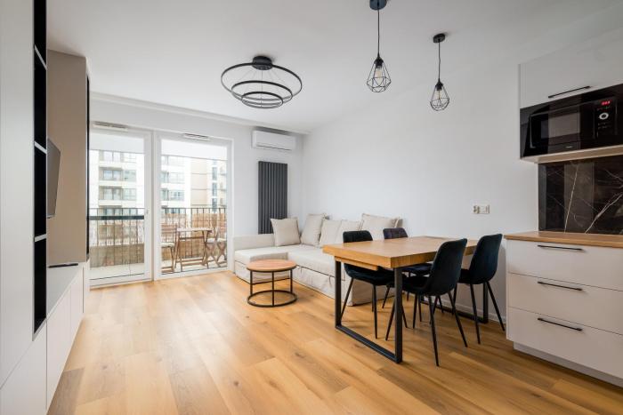 Ursus Serene Apartment by BookingHost