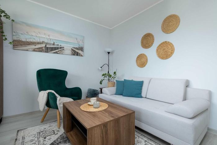 Jasny Apartament z 3 sypialniami oraz Miejcem do Pracy by Noclegi Renters