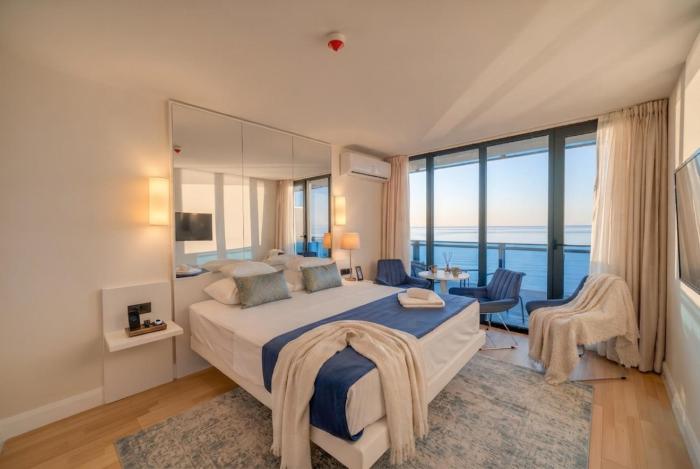 BlueWave Apartment